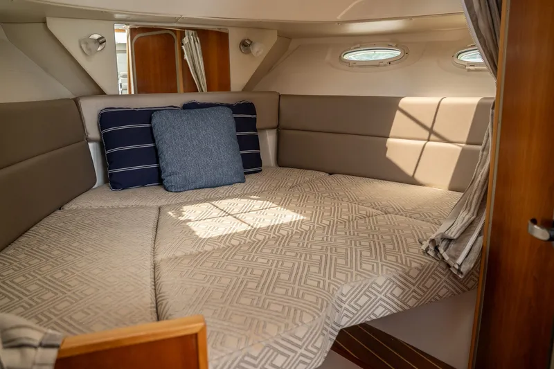 Slide: The Image of Cutwater C-28 2020 - 27