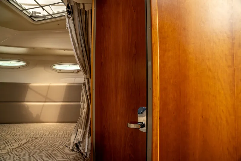 Slide: The Image of Cutwater C-28 2020 - 28