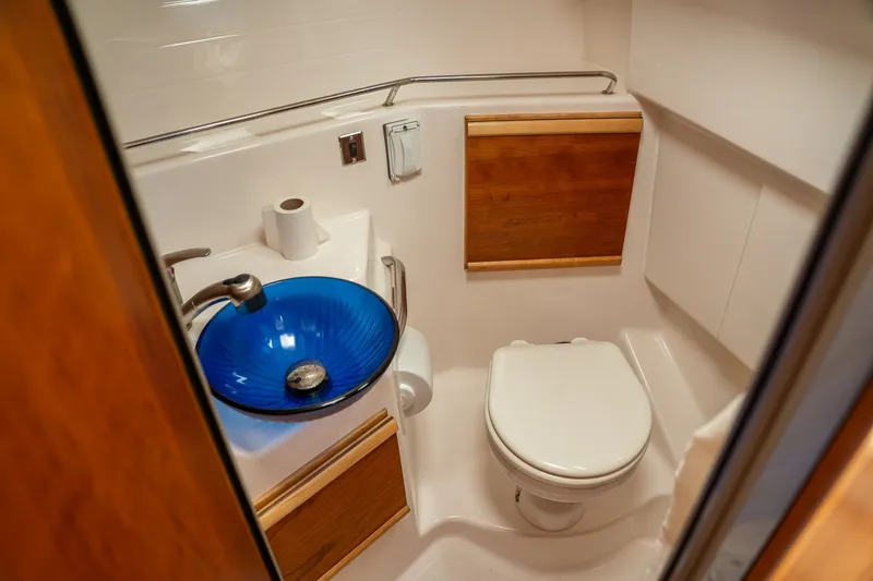 Slide: The Image of Cutwater C-28 2020 - 29