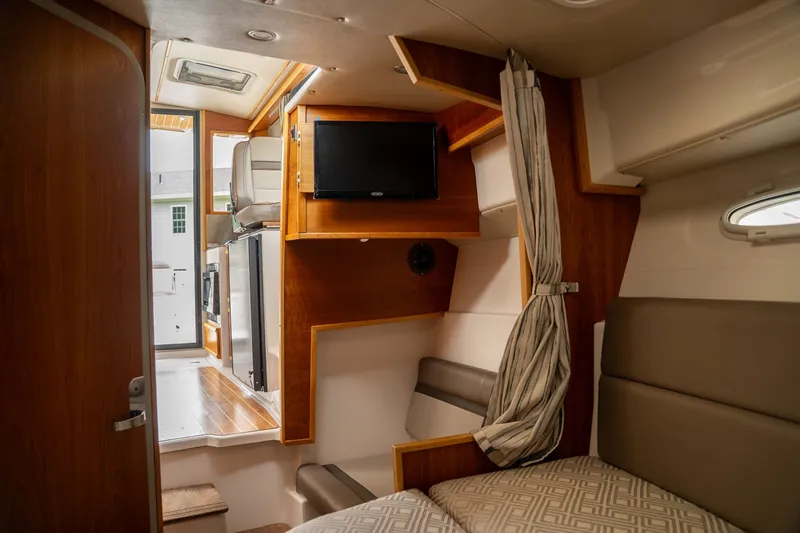 Slide: The Image of Cutwater C-28 2020 - 30