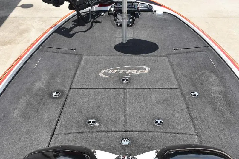 Slide: The Image of 2008 Nitro z9cdc boat deck with carpeted surface and storage compartments. - 23