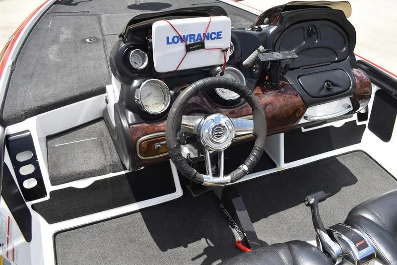 Slide: The Image of 2008 Nitro z9cdc boat dashboard with steering wheel, gauges, and Lowrance device. - 31