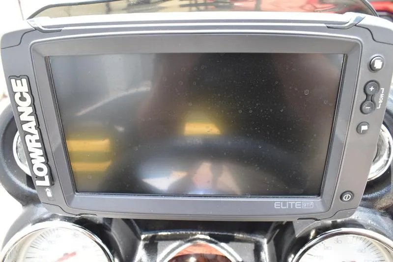 Slide: The Image of Lowrance Elite GPS device on Nitro z9cdc, 2008 model dashboard. - 35