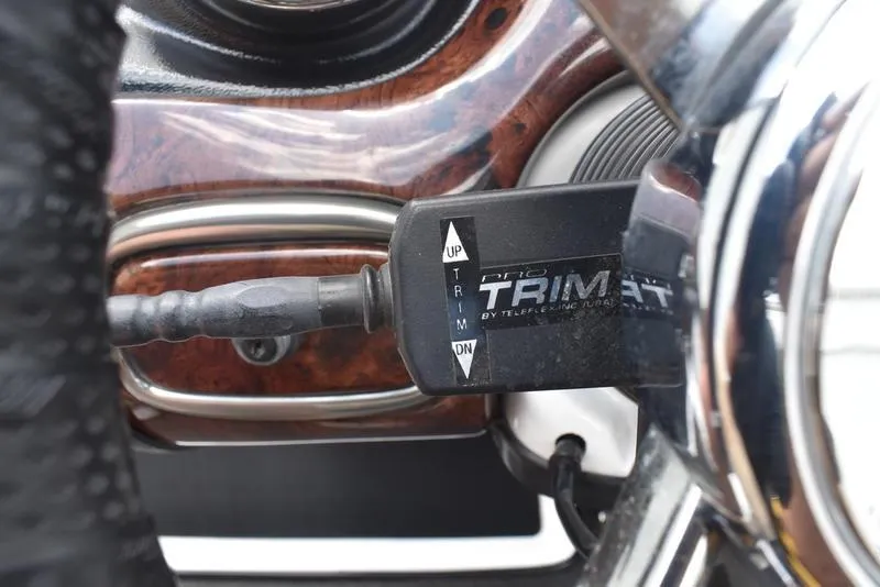 Slide: The Image of Close-up of a 2008 Nitro z9cdc Pro Trim control lever on a boat dashboard. - 37