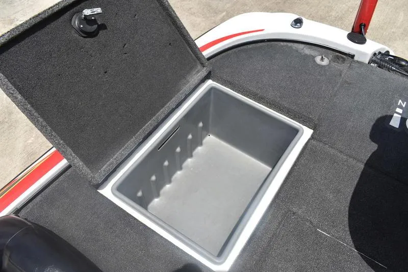Slide: The Image of Open storage compartment on 2008 Nitro z9cdc boat deck. - 54