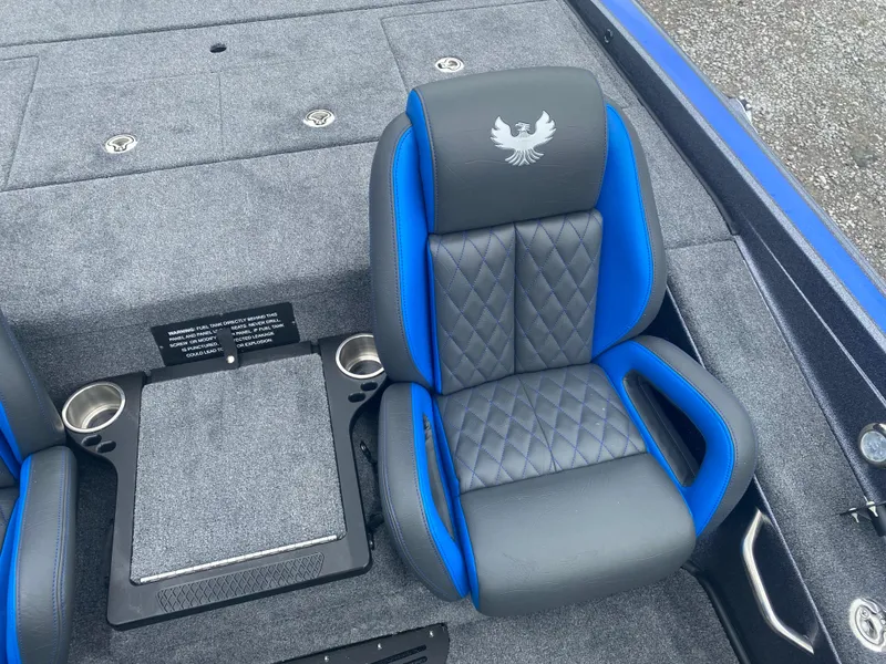 Slide: The Image of 2026 Phoenix 721 ZXL boat seat with blue accents and cup holders. - 20