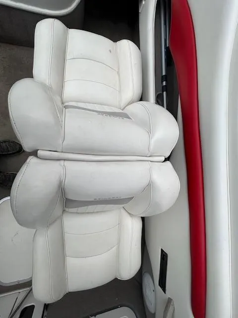 Slide: The Image of White leather seats in a 2004 Stingray 190 CS/CX boat interior. - 11
