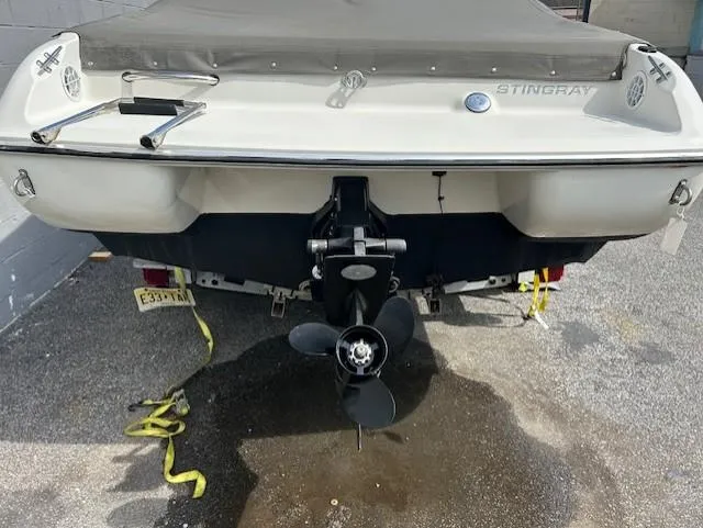 Slide: The Image of 2004 Stingray 190 CS/CX boat rear view with covered deck and visible propeller. - 5