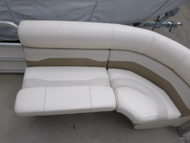 Slide: The Image of 2007 Smoker Craft M-8520 Cruise RE boat seating, featuring white and beige upholstery. - 10