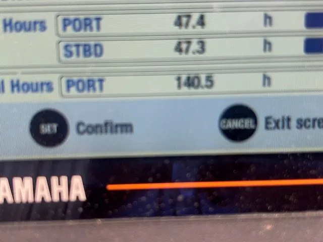 Slide: The Image of Yamaha display showing engine hours for Edgewater 265 Express, 2008 model. - 14