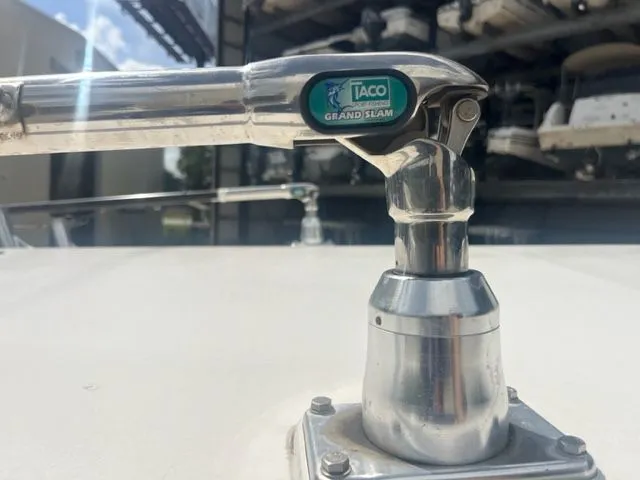 Slide: The Image of TACO Grand Slam mount on 2008 Edgewater 265 Express boat, close-up view. - 17