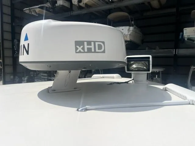 Slide: The Image of Radar equipment on 2008 Edgewater 265 Express boat, featuring xHD technology. - 18