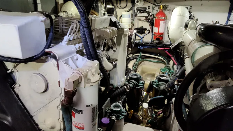 Slide: The Image of Sea Ray 390 Motor Yacht 2005 - 58