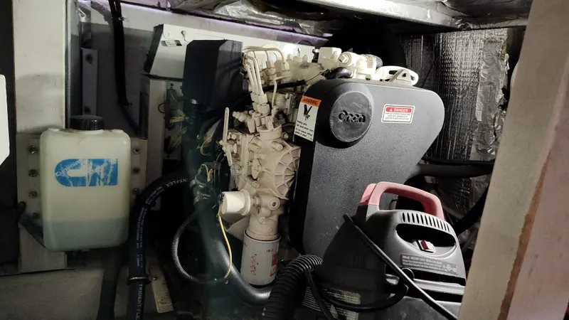 Slide: The Image of Sea Ray 390 Motor Yacht 2005 - 61