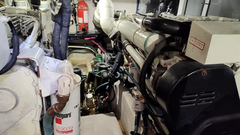 Slide: The Image of Sea Ray 390 Motor Yacht 2005 - 64