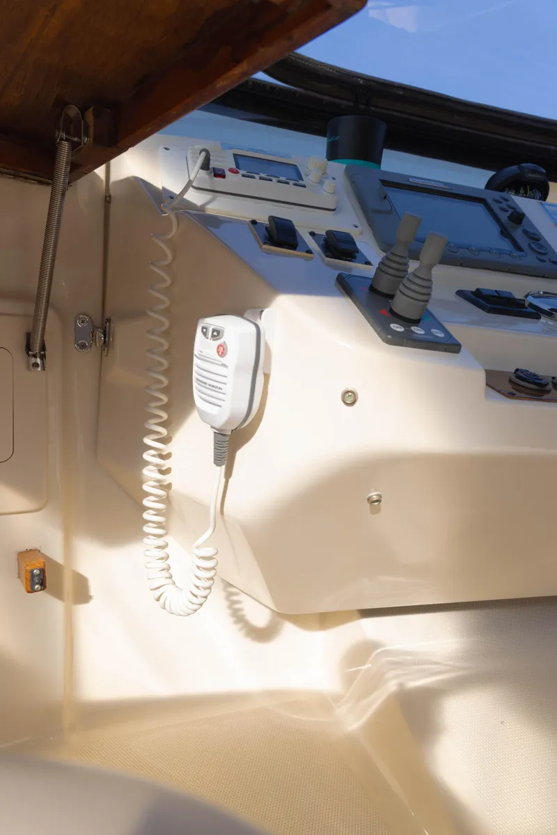 Slide: The Image of Control panel of a 2006 Mainship 400 Trawler with microphone and navigation equipment. - 39