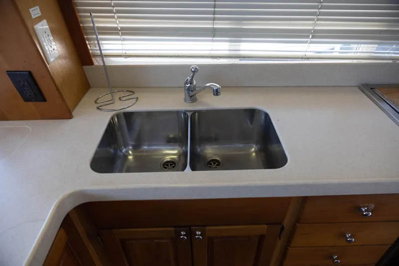 Slide: The Image of Mainship 400 Trawler 2006 - 54