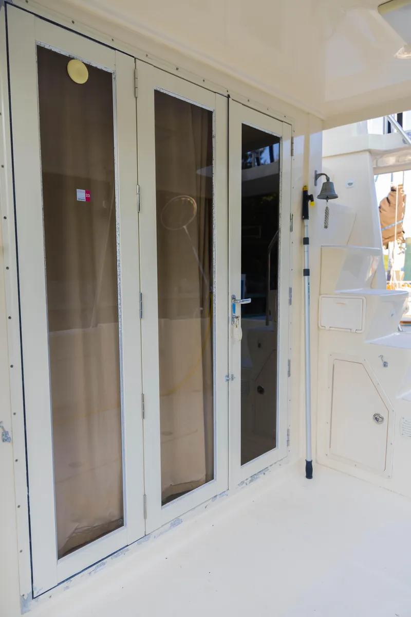 Slide: The Image of Mainship 400 Trawler 2006 - 76