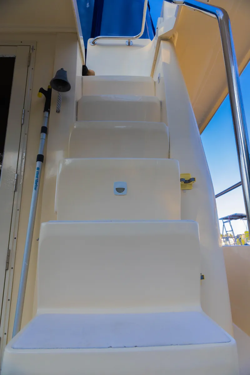 Slide: The Image of Mainship 400 Trawler 2006 - 80