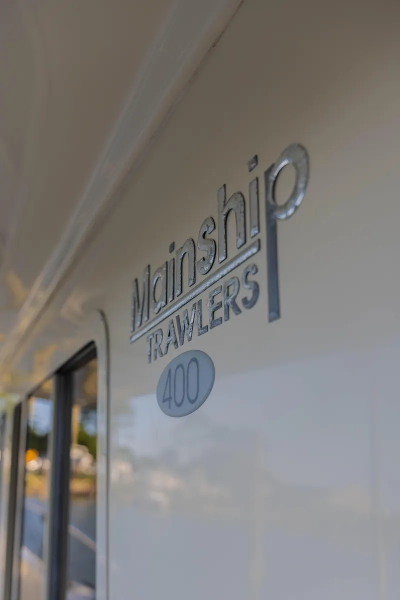 Slide: The Image of Mainship 400 Trawler 2006 - 81