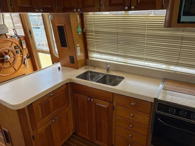 Slide: The Image of Mainship 400 Trawler 2006 - 83