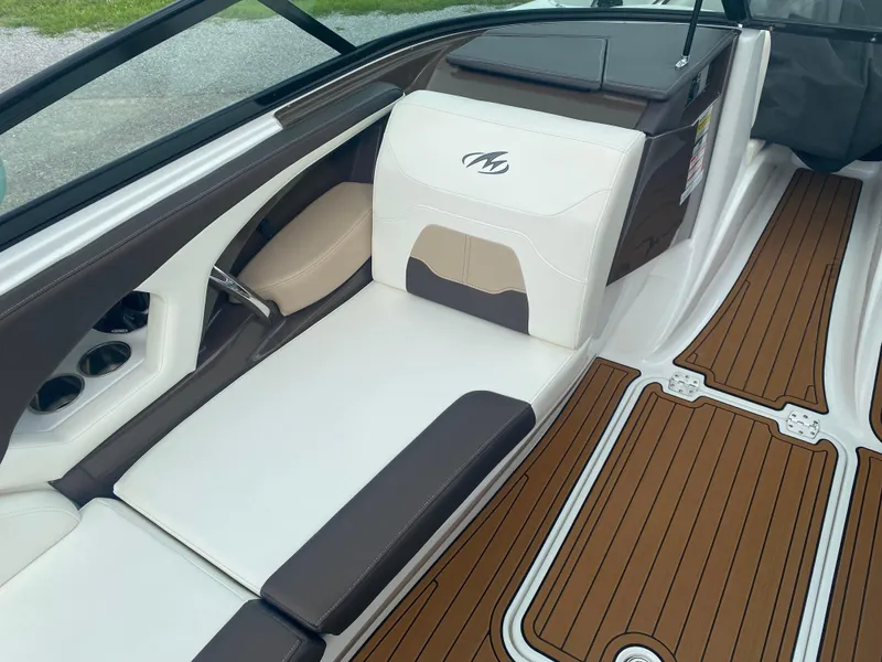 Slide: The Image of 2018 Monterey 224FS boat interior with brown and white seating and wood-style flooring. - 14