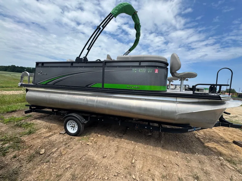 Slide: The Image of Qwest 818 Lanai Sport Fish 2022 - 0