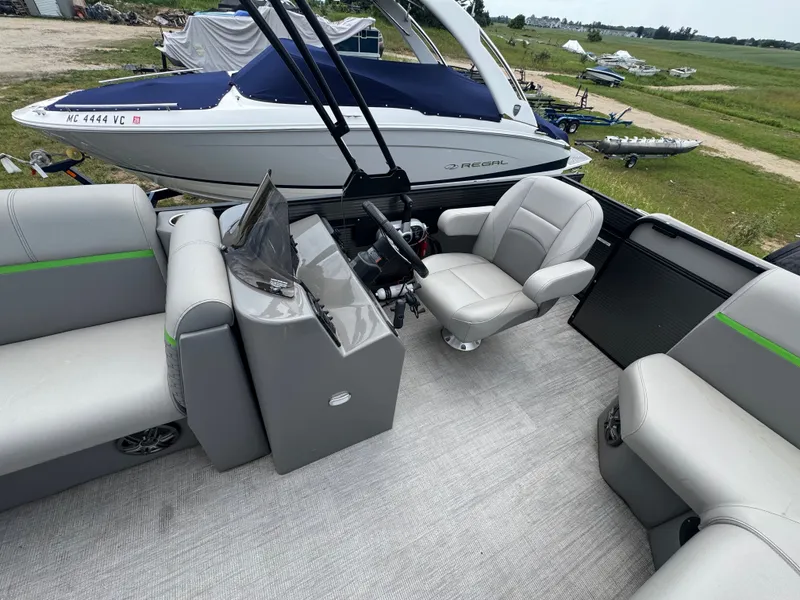 Slide: The Image of Qwest 818 Lanai Sport Fish 2022 - 10