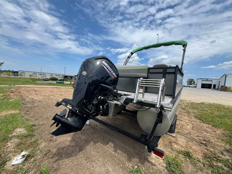 Slide: The Image of Qwest 818 Lanai Sport Fish 2022 - 3