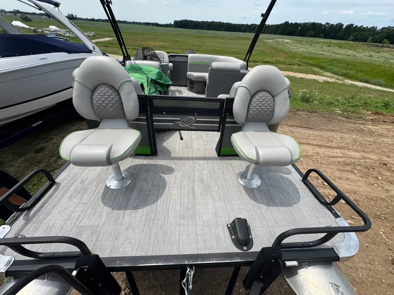 Slide: The Image of Qwest 818 Lanai Sport Fish 2022 - 4