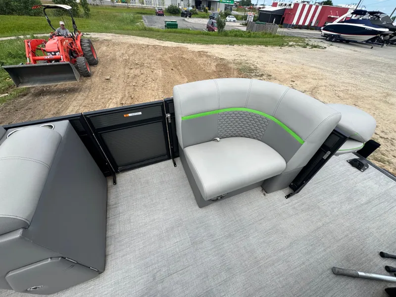 Slide: The Image of Qwest 818 Lanai Sport Fish 2022 - 5