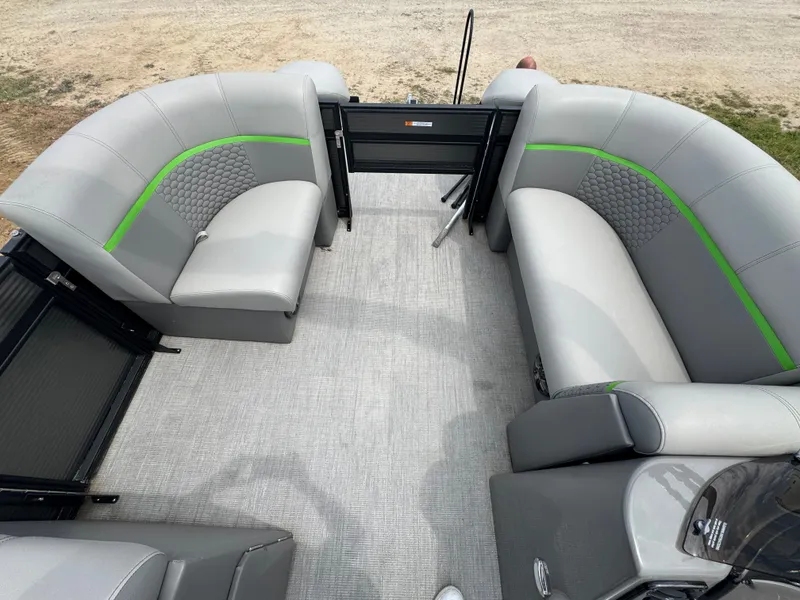 Slide: The Image of Qwest 818 Lanai Sport Fish 2022 - 7