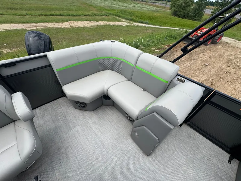 Slide: The Image of Qwest 818 Lanai Sport Fish 2022 - 8