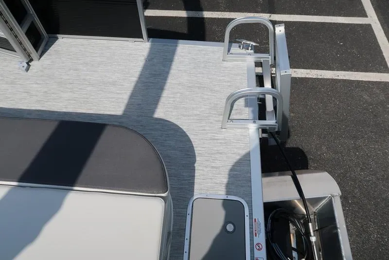 Slide: The Image of 2026 Bennington S Swingback 22 SSB boat deck with seating and ladder. - 33