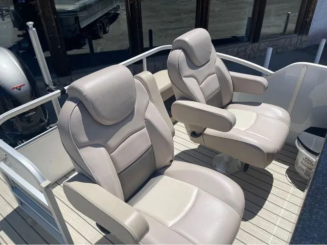 Slide: The Image of SunCatcher V 324SE 2019 - 12