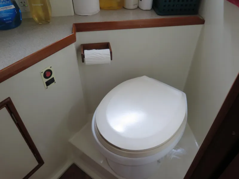 Slide: The Image of 1985 CHB Flush Deck Aftcabin bathroom with toilet and toiletries. - 25