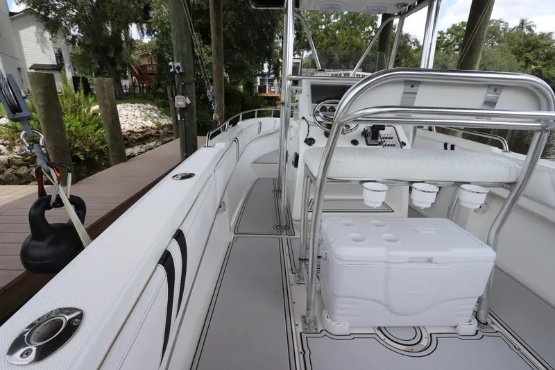 Slide: The Image of 2001 Fountain 25CC boat interior with seating, steering console, and cooler on deck. - 11