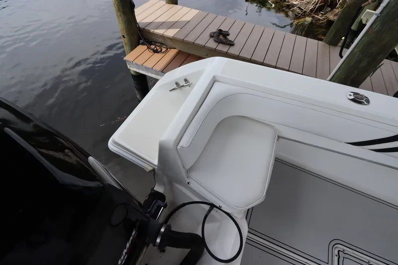 Slide: The Image of 2001 Fountain 25CC boat at dock, featuring seating and motor details. - 8