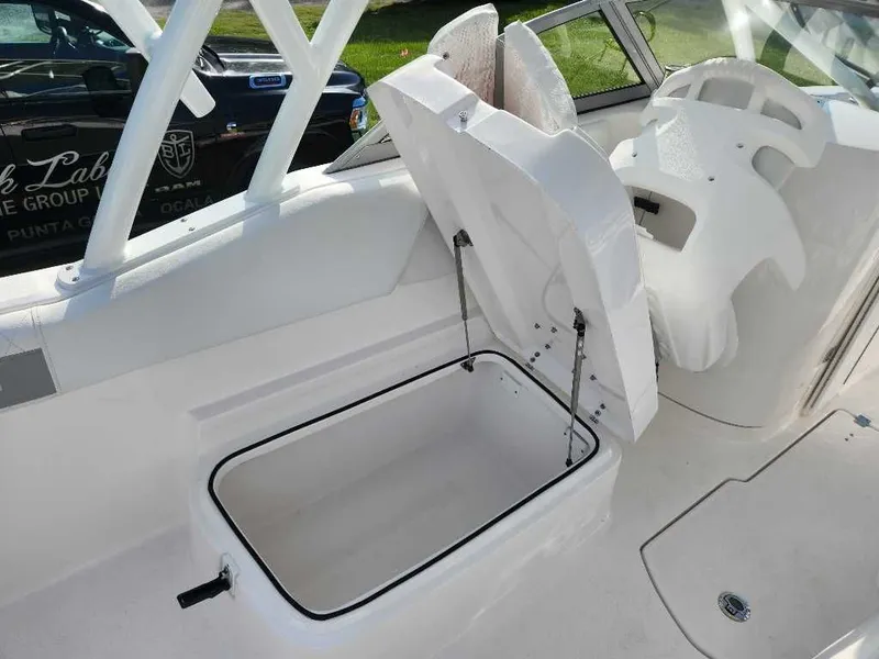 Slide: The Image of Sea Fox 228 Traveler 2026 - 1