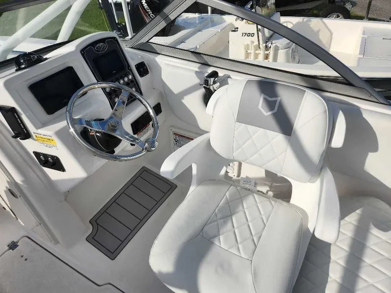 Slide: The Image of Sea Fox 228 Traveler 2026 - 7