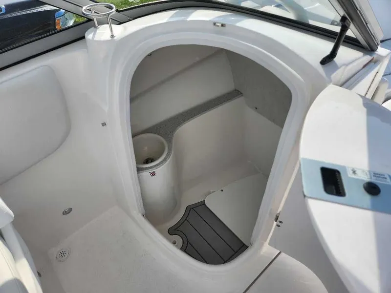 Slide: The Image of Sea Fox 228 Traveler 2026 - 8