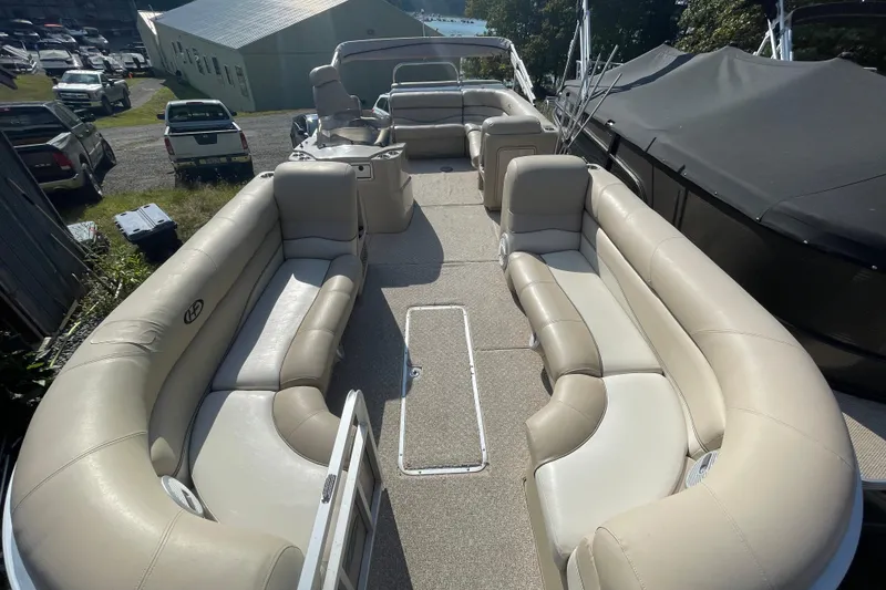 The Image of 2010 Harris Grand Mariner 240 pontoon boat with spacious seating and elegant design. - 1