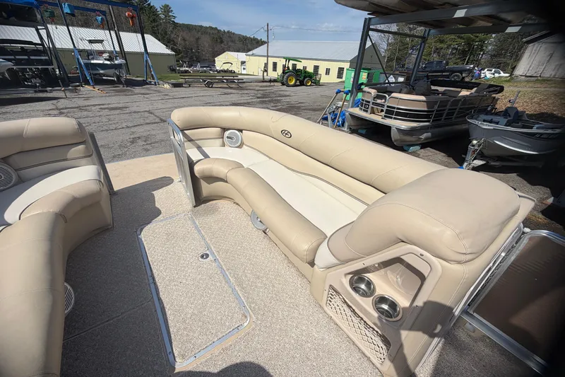 Slide: The Image of 2010 Harris FloteBote 240 Grand Mariner pontoon boat with beige seating and cup holders. - 19