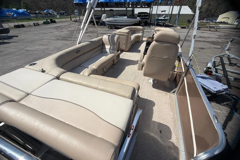 Slide: The Image of 2010 Harris FloteBote 240 Grand Mariner pontoon boat with beige seating and spacious deck. - 22