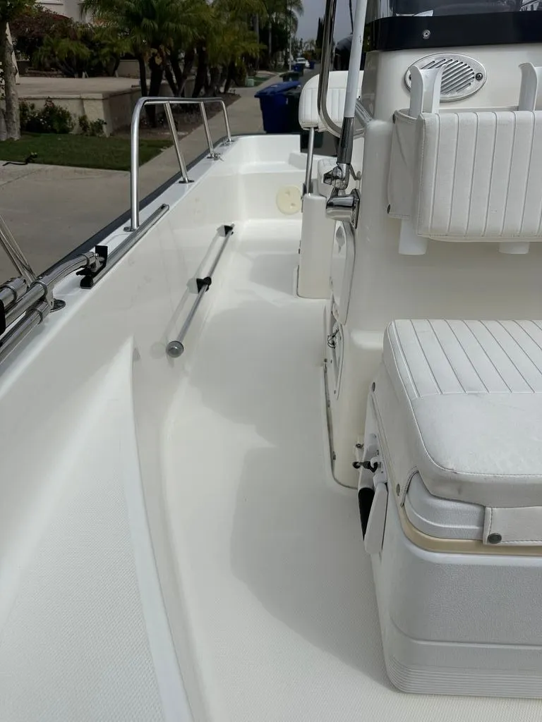 Slide: The Image of Boston Whaler 17 Montauk 2016 - 10