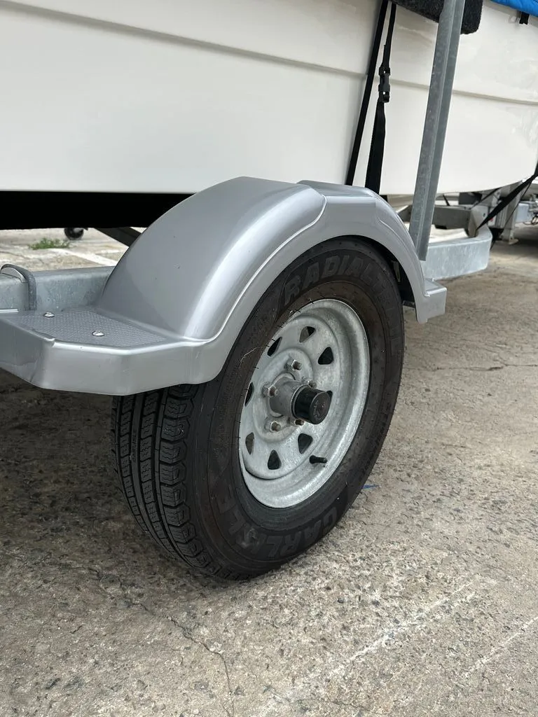 Slide: The Image of Boston Whaler 17 Montauk 2016 - 15