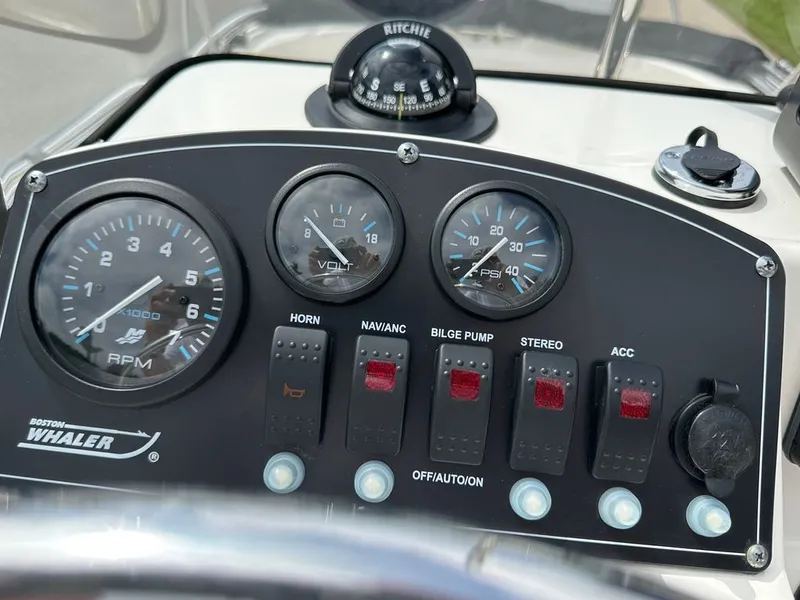 Slide: The Image of Boston Whaler 17 Montauk 2016 - 4