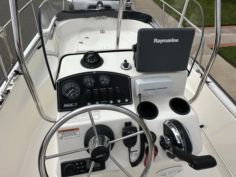 Slide: The Image of Boston Whaler 17 Montauk 2016 - 7