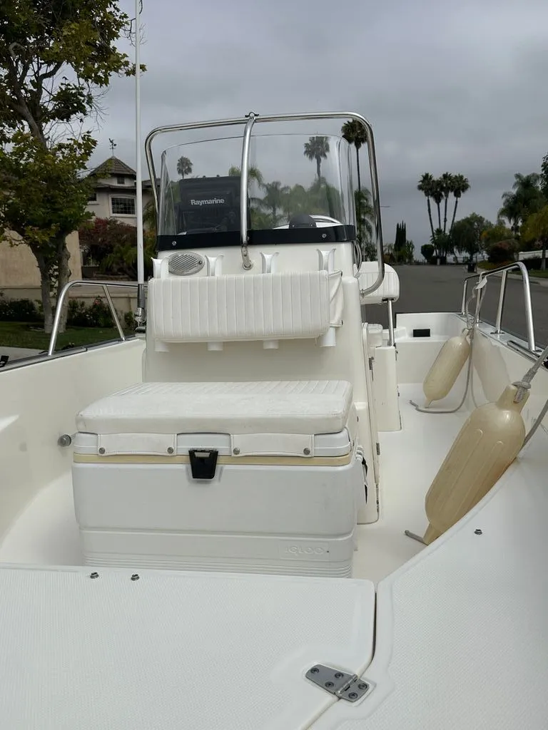 Slide: The Image of Boston Whaler 17 Montauk 2016 - 8