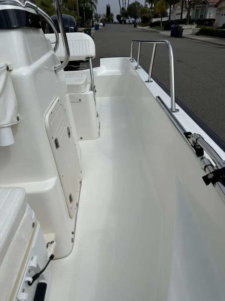 Slide: The Image of Boston Whaler 17 Montauk 2016 - 9